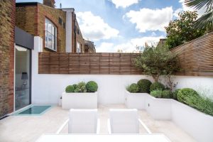 Jonathan Snow landscape and garden designer created a clean and contemporary outdoor space in Fulham, London property with low maintenance.
